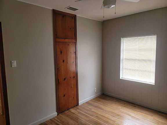 5th image of 303 NE 11th St
