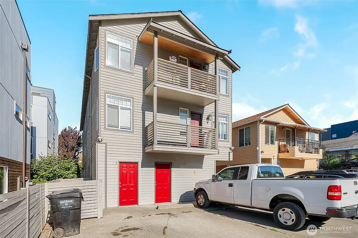 Building Photo - 3315 Claremont Ave S #3