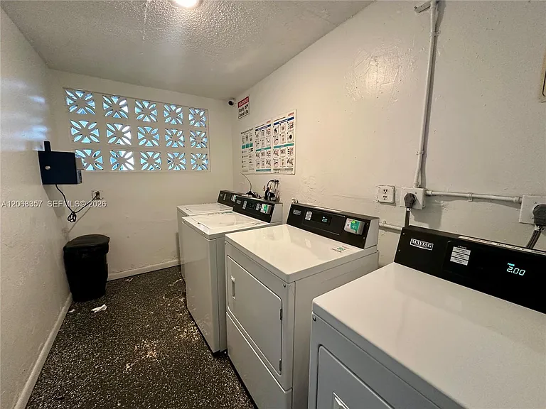 529 SW 4th St #303 — Photo 21