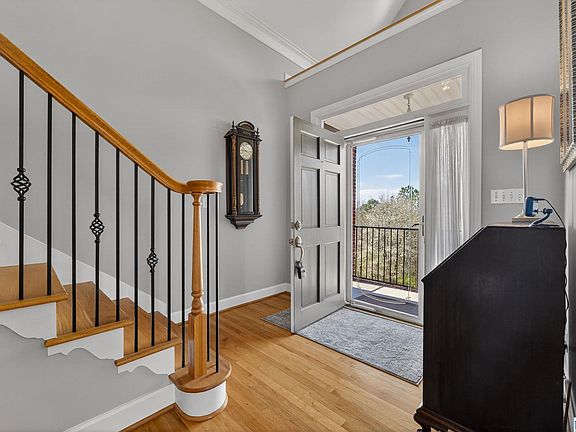 3rd image of 124 Kingsley Rd