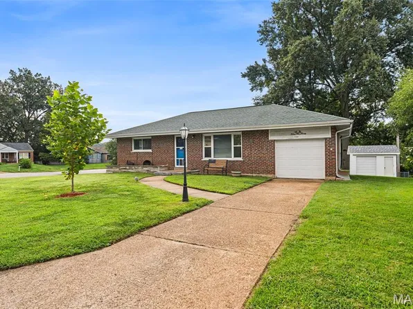 9420 High Hill Ct, Saint Louis, MO 63126