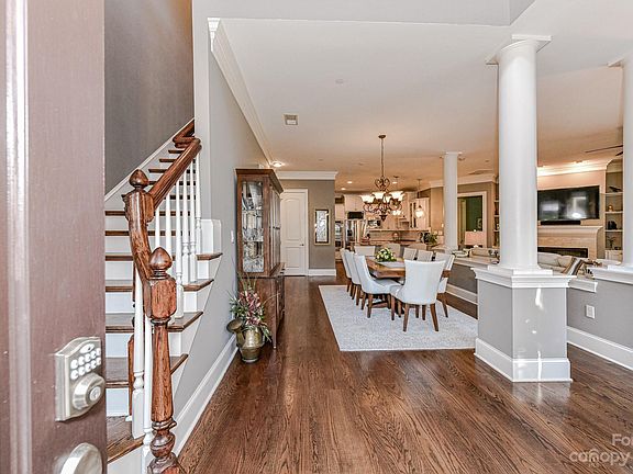 4th image of 102 S Cove Key Ln