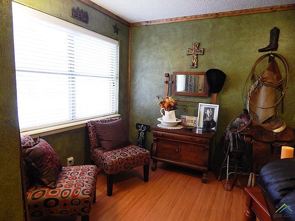 3rd image of 415 Shady Ln