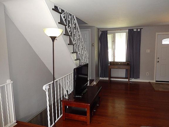 4th image of 930 Poplar Ave