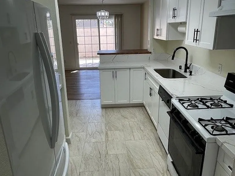 8401 Sewards Bluff Ave — Photo 15