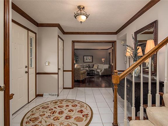5th image of 17545 Fairfax Ln
