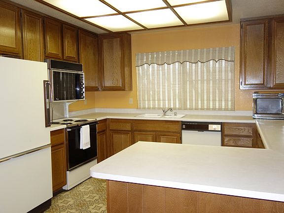 3rd image of 94 W Ponderosa Dr