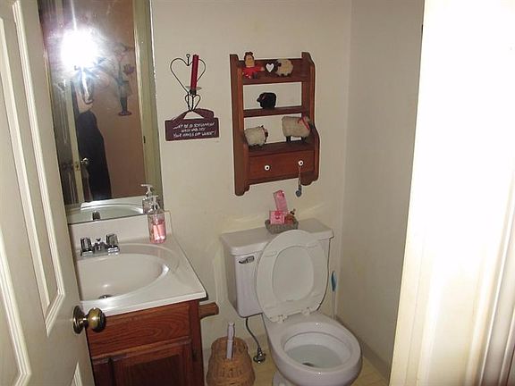 5th image of 8250 Valleyview Dr