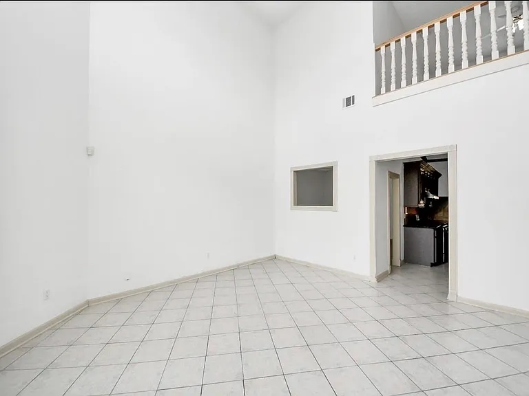 10535 Emnora Ln — Photo 6