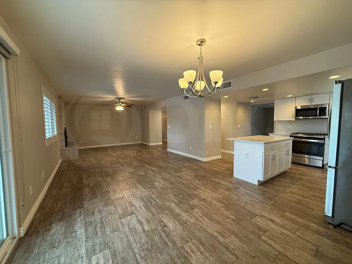 3 bed, 2.0 bath, 1900 sqft, $2,495 — Photo 4