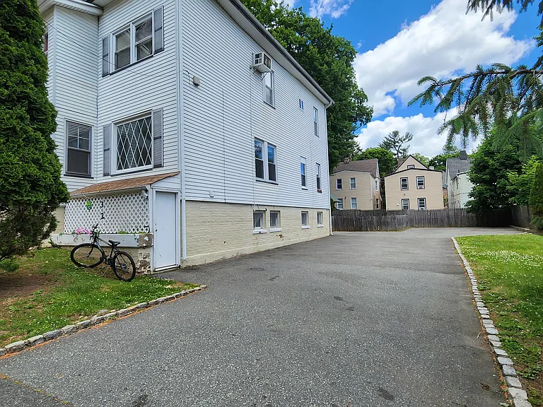 32 Edisonia Ter #1 — Photo 2