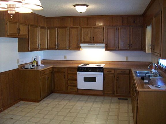 5th image of 224 Lakeshore Dr N
