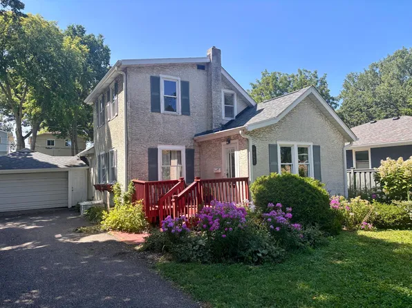 1887 Malvern St, Lauderdale, MN 55113