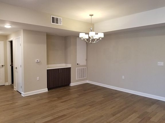 3rd image of 10850 Bloomfield St Unit 405