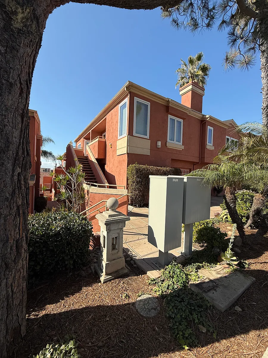 Building Photo - 2930 Columbia St #D