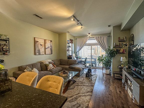 5th image of 1439 W Addison St #2