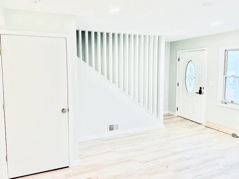 208 Fulton Ave — Photo 4
