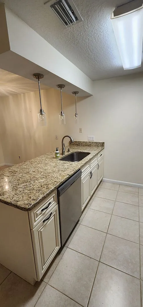 CC Townhome — Photo 4