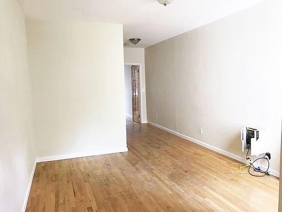 3rd image of 213 Calyer St APT 1L