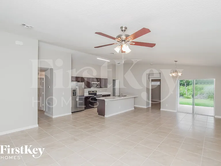 811 Andrew St SE — Photo 4