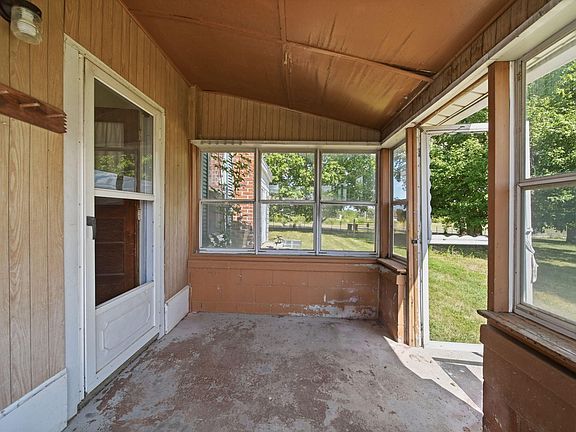 4th image of 2340 Wolf Lake Rd