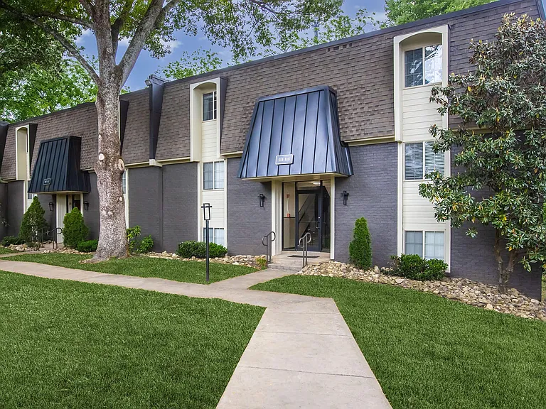 Kingston Pointe Apartments — Photo 41
