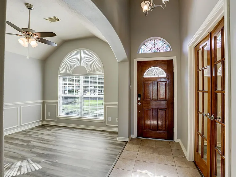 10606 Badger Canyon Dr — Photo 2