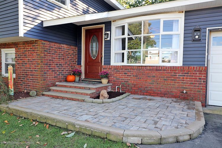 1st image of 1015 Dove St
