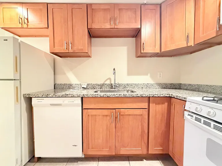 R0180 - Pettygrove Apartments — Photo 4