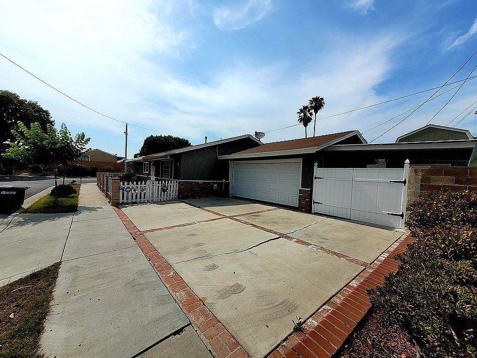 2nd image of 305 E Clarion Dr