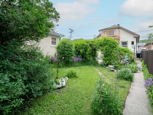 8138 W Addison St, Chicago, IL 60634