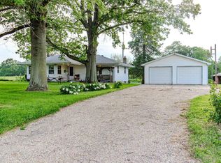 6011 N Dog Town Ln, Elmwood, IL 61529