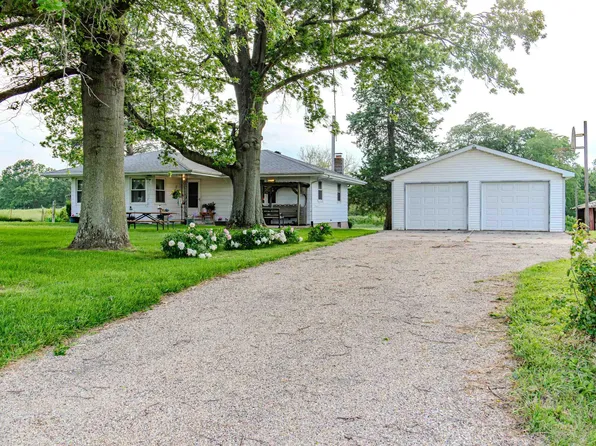 6011 N Dog Town Ln, Elmwood, IL 61529