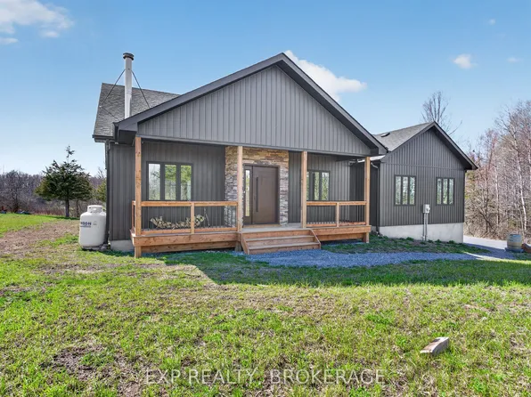 9304 Perth Rd N, Rideau Lakes, ON K0G 1X0