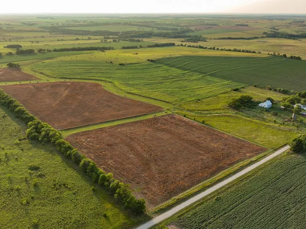 1100 Trail Rd, Herington, KS 67449