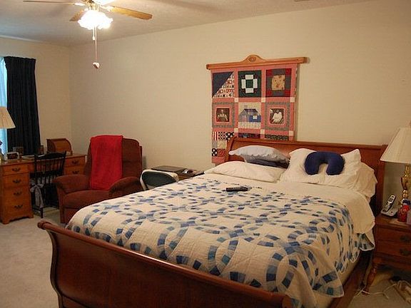 5th image of 703 Villa Dr