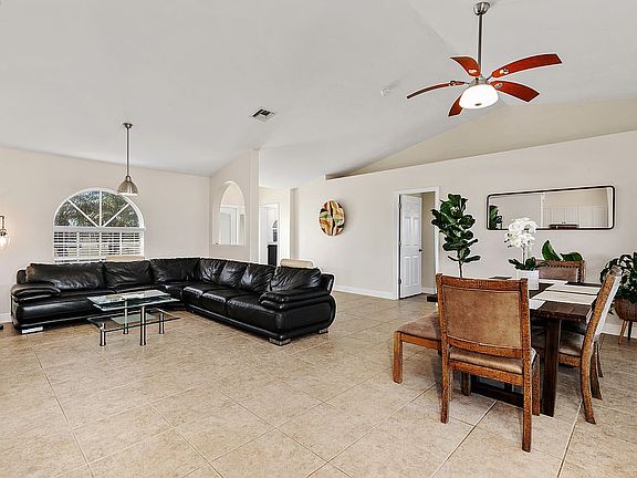 5th image of 1727 NW 21st Pl