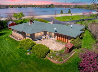 51545 Summit St, Paw Paw, MI 49079
