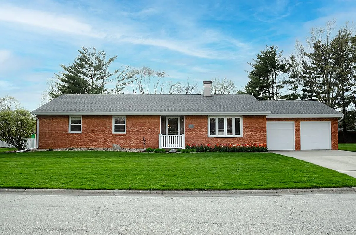 121 W Crestwood Dr photo 1