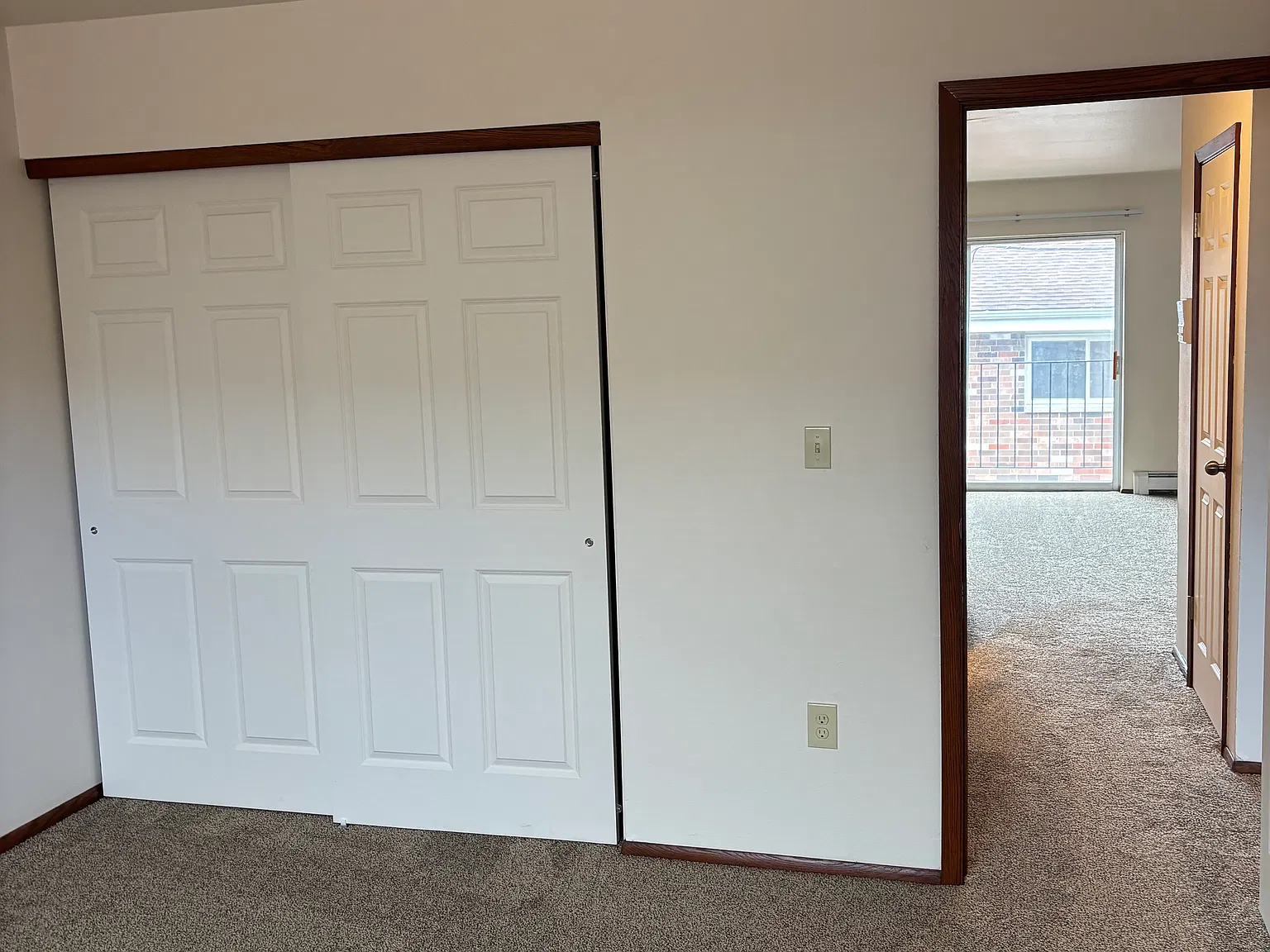2 bed, 899 sqft, $1,275 — Photo 4