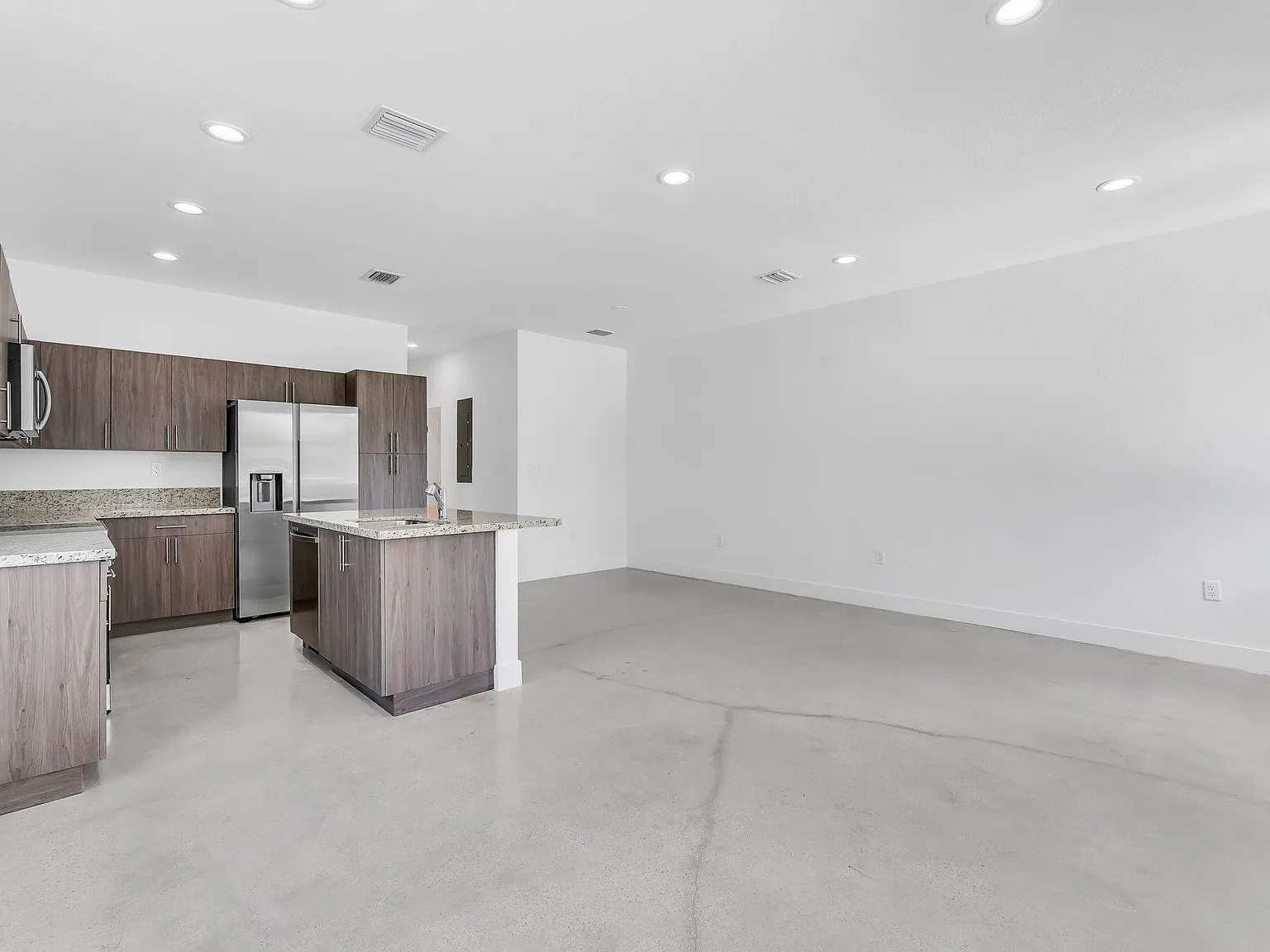 616 NW 15th Ave — Photo 4