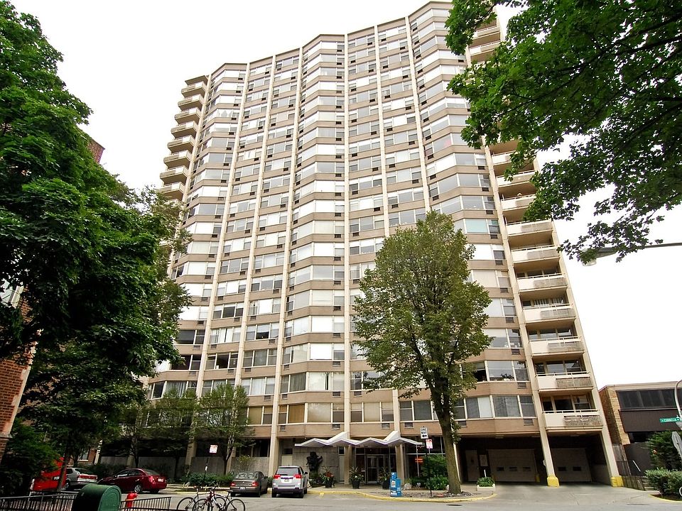 1st image of 555 W Cornelia Ave APT 809