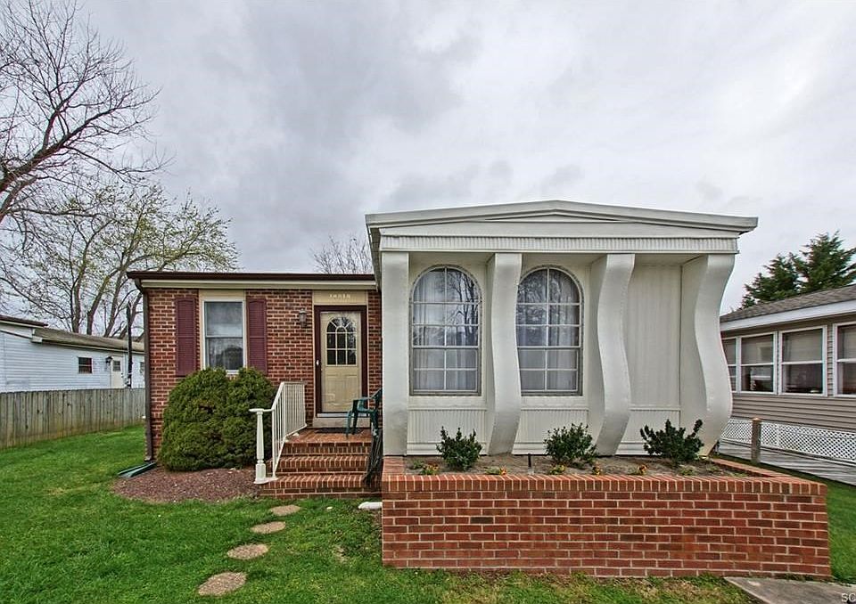 1st image of 18010 Howard Dr