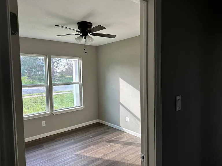 2401 Shropshire St — Photo 13