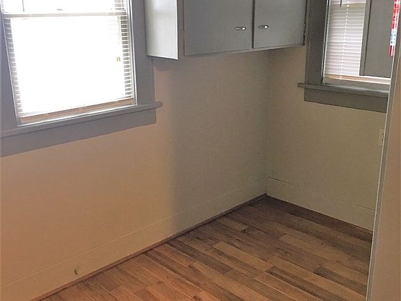 3rd image of 601 N Houser Dr