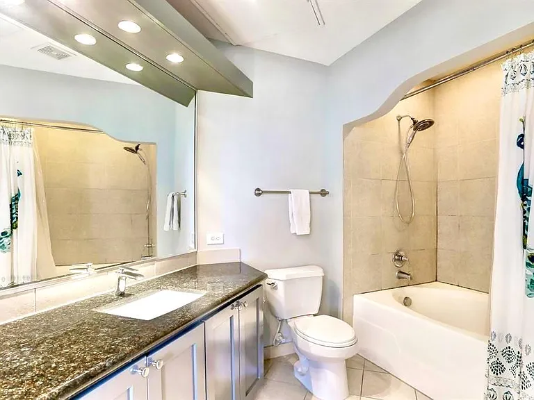 1010 Rosine St #20 — Photo 9