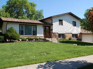 6112 Victoria Dr, Oak Forest, IL 60452