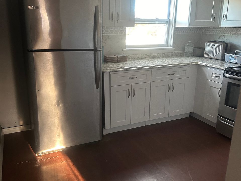 1st image of 15 Essen Dr