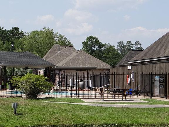 2nd image of 19212 Greenleaf Cir