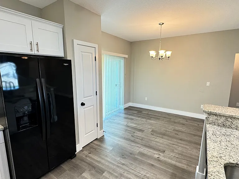8833 Hampshire Dr — Photo 9